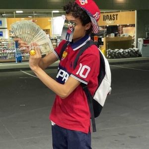 Meet your Posher, Diego